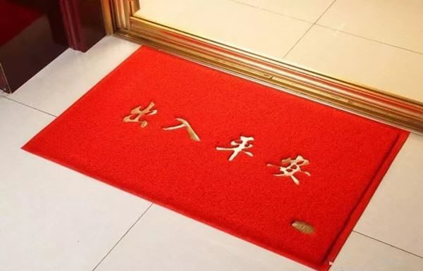 門口地墊擺放風水大忌,財不進家福不臨門,全家無法富裕!