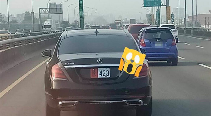 賓士車牌怪怪「掛中文字」!他好奇舉手發問…網友:這免死金牌你傻傻的