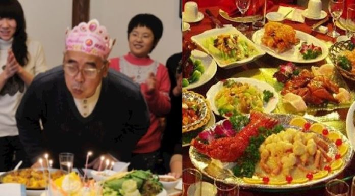 給父親辦壽宴,兒女們偷偷買了單,出門後老闆卻攔著不讓走:先把賬算完!