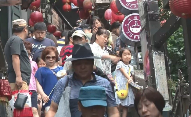 九份停車1次200「變1小時200元」 狂坑遊客「交通局出手教訓」業者開嗆:絕對告投訴者