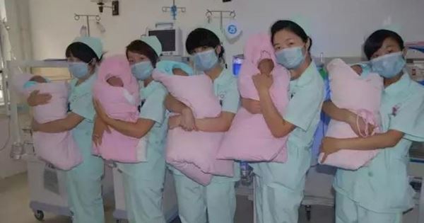 26歲孕婦剖腹產下五胞胎,看到孩子性別,連醫生都忍不住驚訝了!