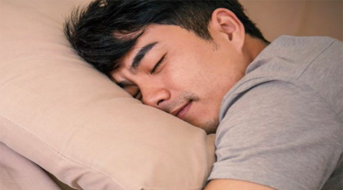 熟悉的麥香最對味?男友洗完頭「神秘香味」睡超熟,她崩潰:該說真相?