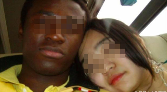 正妹教師愛上非洲男!遠嫁非洲「3年生8胎」…「衣服拉開」嚇壞醫生